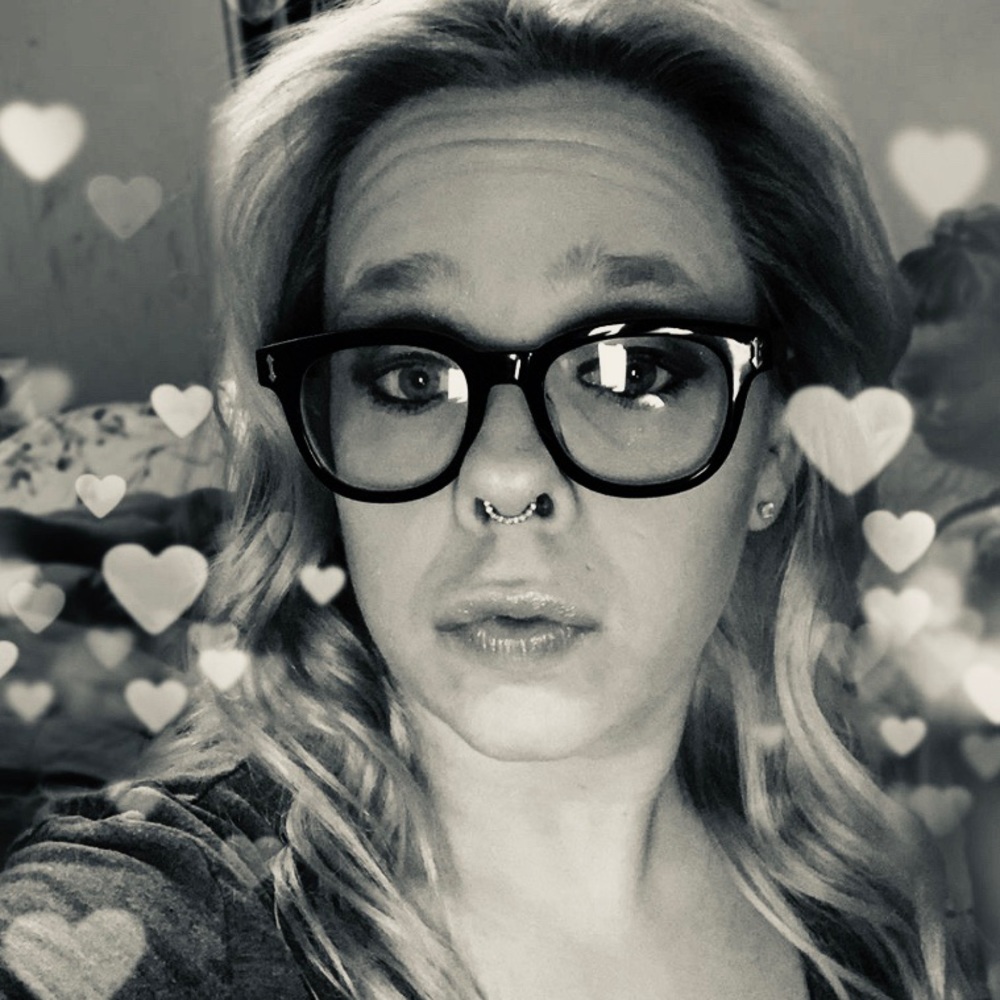 Meet your Posher, Lara